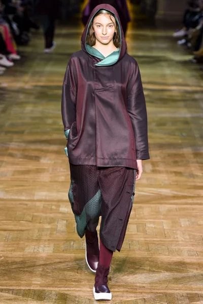 Look 3